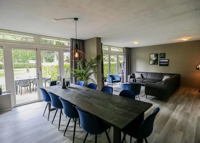 Recreatiepark En Jachthaven De Scherpenhof Ferienpark 3*