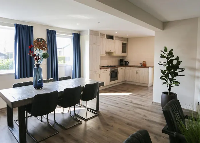 Ferienpark Recreatiepark En Jachthaven De Scherpenhof 3*