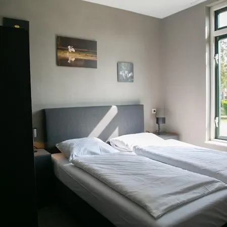 Recreatiepark En Jachthaven De Scherpenhof Aldeamento Turístico 3*