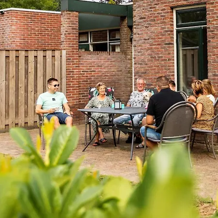 Recreatiepark En Jachthaven De Scherpenhof Aldeamento Turístico 3*