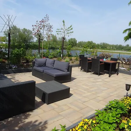 Recreatiepark En Jachthaven De Scherpenhof 3* Terwolde