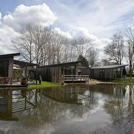 Recreatiepark En Jachthaven De Scherpenhof Aldeamento Turístico 3*