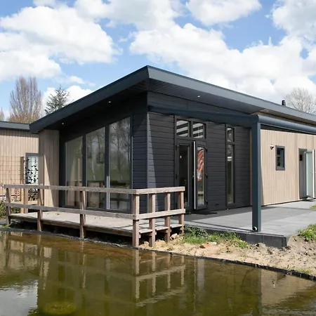 Aldeamento Turístico Recreatiepark En Jachthaven De Scherpenhof 3*