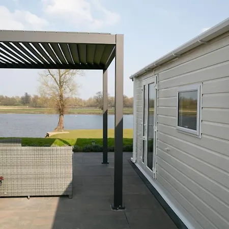 Recreatiepark En Jachthaven De Scherpenhof 3*