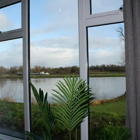 Recreatiepark En Jachthaven De Scherpenhof 3* Terwolde