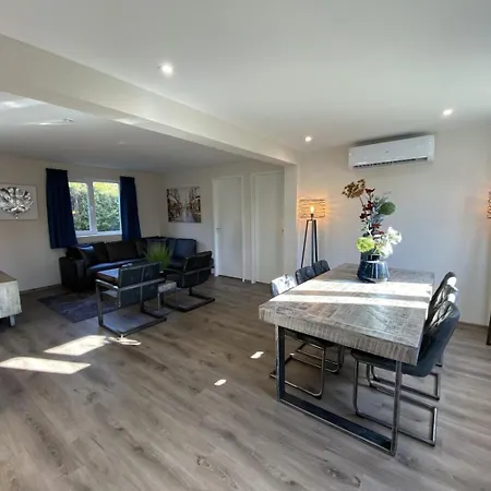 Recreatiepark En Jachthaven De Scherpenhof Aldeamento Turístico 3*