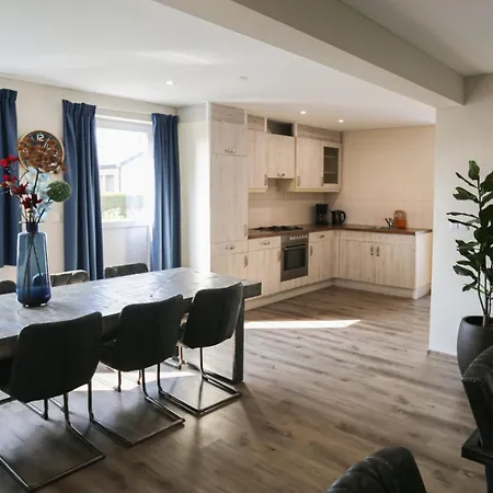 Aldeamento Turístico Recreatiepark En Jachthaven De Scherpenhof 3*