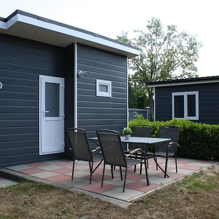 Recreatiepark En Jachthaven De Scherpenhof Aldeamento Turístico