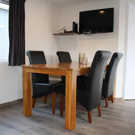 Recreatiepark En Jachthaven De Scherpenhof منتزه العطل 3*