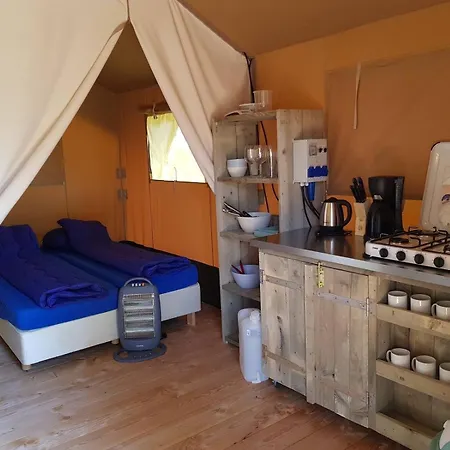 منتزه العطل Recreatiepark En Jachthaven De Scherpenhof 3*