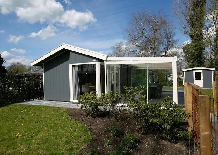 Recreatiepark En Jachthaven De Scherpenhof 3*