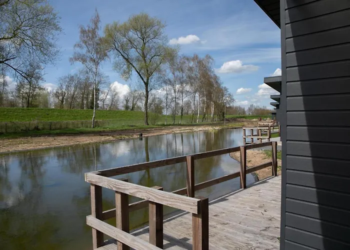 Semesterpark Recreatiepark En Jachthaven De Scherpenhof