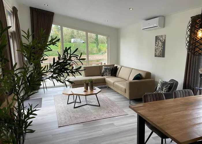 Semesterpark Recreatiepark En Jachthaven De Scherpenhof 3*