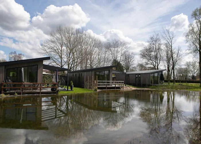 Recreatiepark En Jachthaven De Scherpenhof Semesterpark 3*