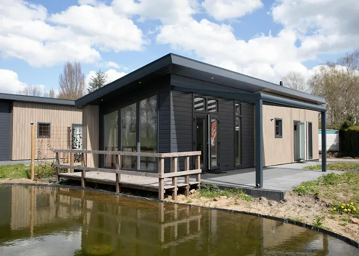 Semesterpark Recreatiepark En Jachthaven De Scherpenhof 3*