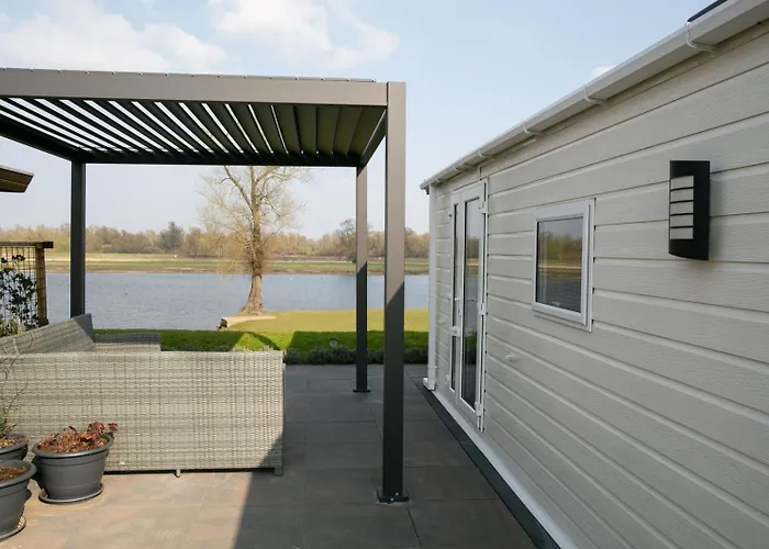 Recreatiepark En Jachthaven De Scherpenhof 3*