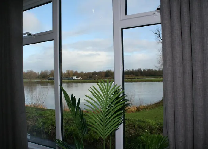 Recreatiepark En Jachthaven De Scherpenhof 3* Terwolde