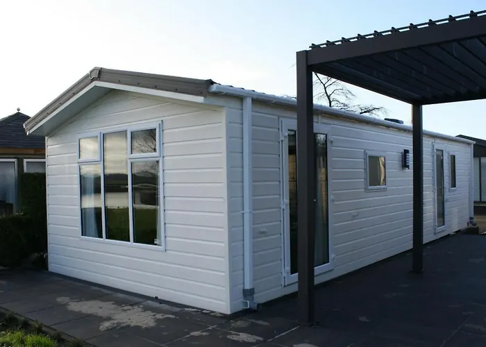 Semesterpark Recreatiepark En Jachthaven De Scherpenhof