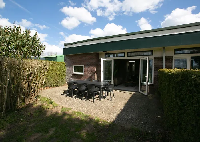 Recreatiepark En Jachthaven De Scherpenhof Semesterpark 3*