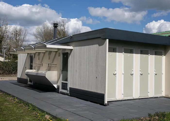 Recreatiepark En Jachthaven De Scherpenhof