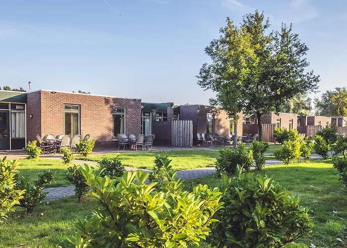 Semesterpark Recreatiepark En Jachthaven De Scherpenhof